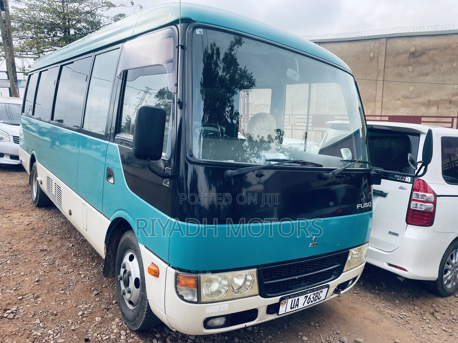 Mitsubishi Fuso Rosa 2010 Blue
