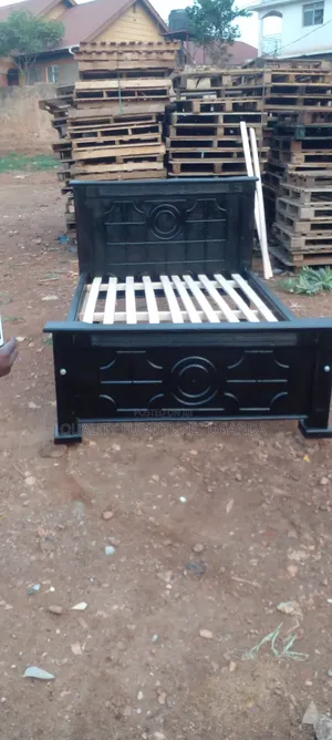 4x6 Black Tile Bed