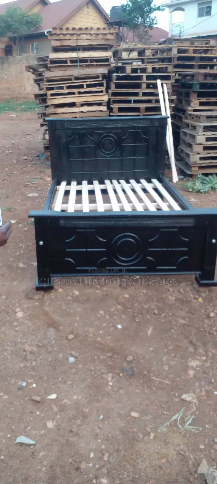 4x6 Black Tile Bed
