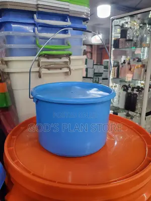 4.5 Plastic Buckets With Cover