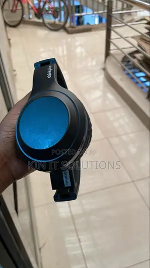 Lenovo Th10 Wireless Headphone.