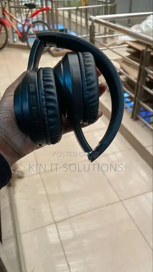 Lenovo Th10 Wireless Headphone.
