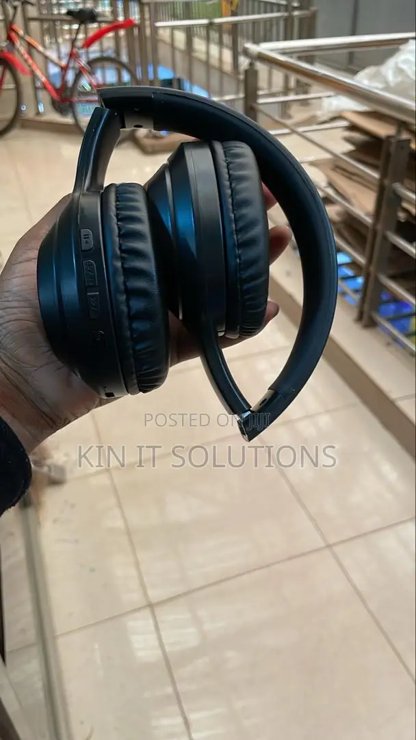 Lenovo Th10 Wireless Headphone.