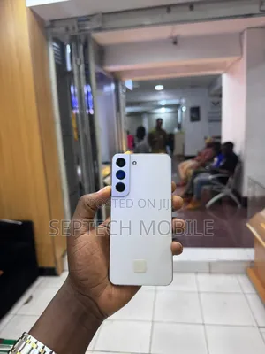 New Samsung Galaxy S22 5G 128 GB White