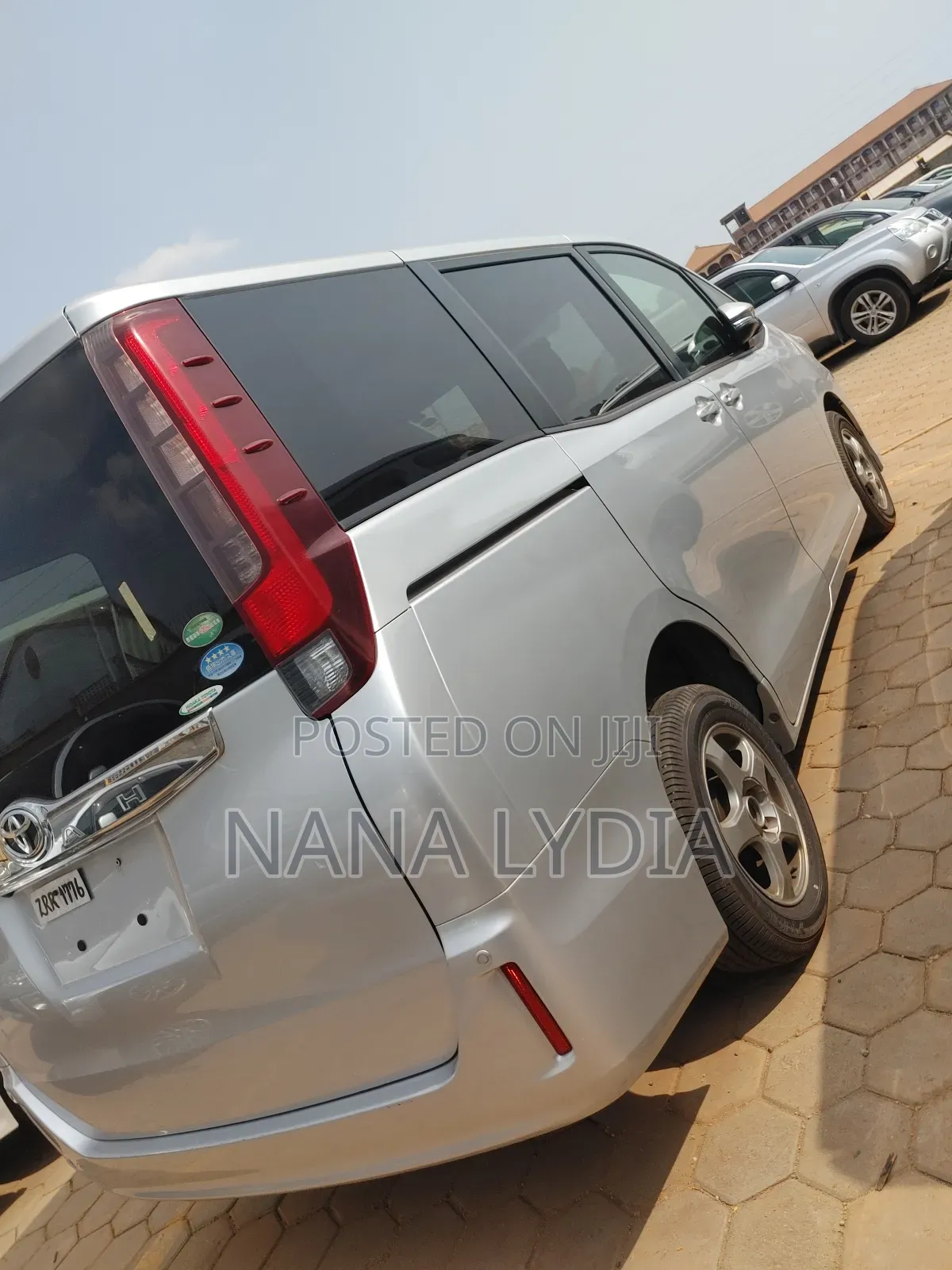 Toyota Noah 2016 Silver