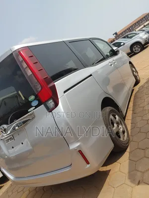 Toyota Noah 2016 Silver