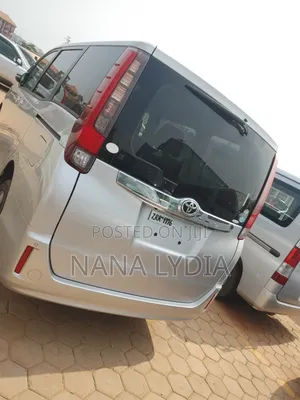 Toyota Noah 2016 Silver