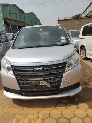 Toyota Noah 2016 Silver