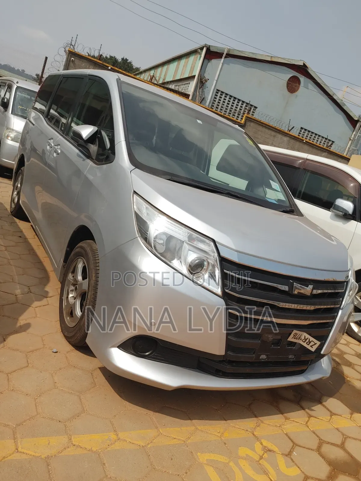 Toyota Noah 2016 Silver