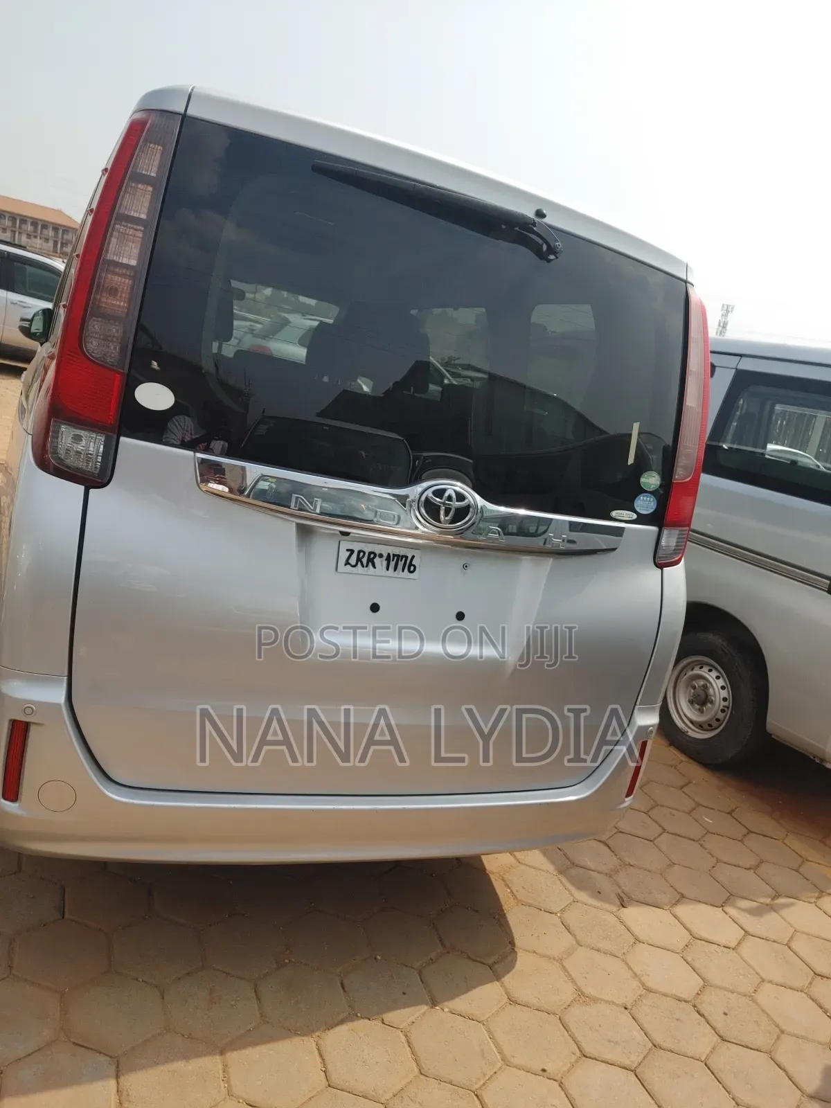 Toyota Noah 2016 Silver