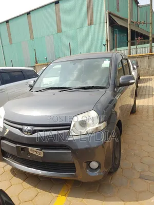 Toyota Sienta 2012 Gray