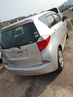 Toyota Ractis 2012 Silver