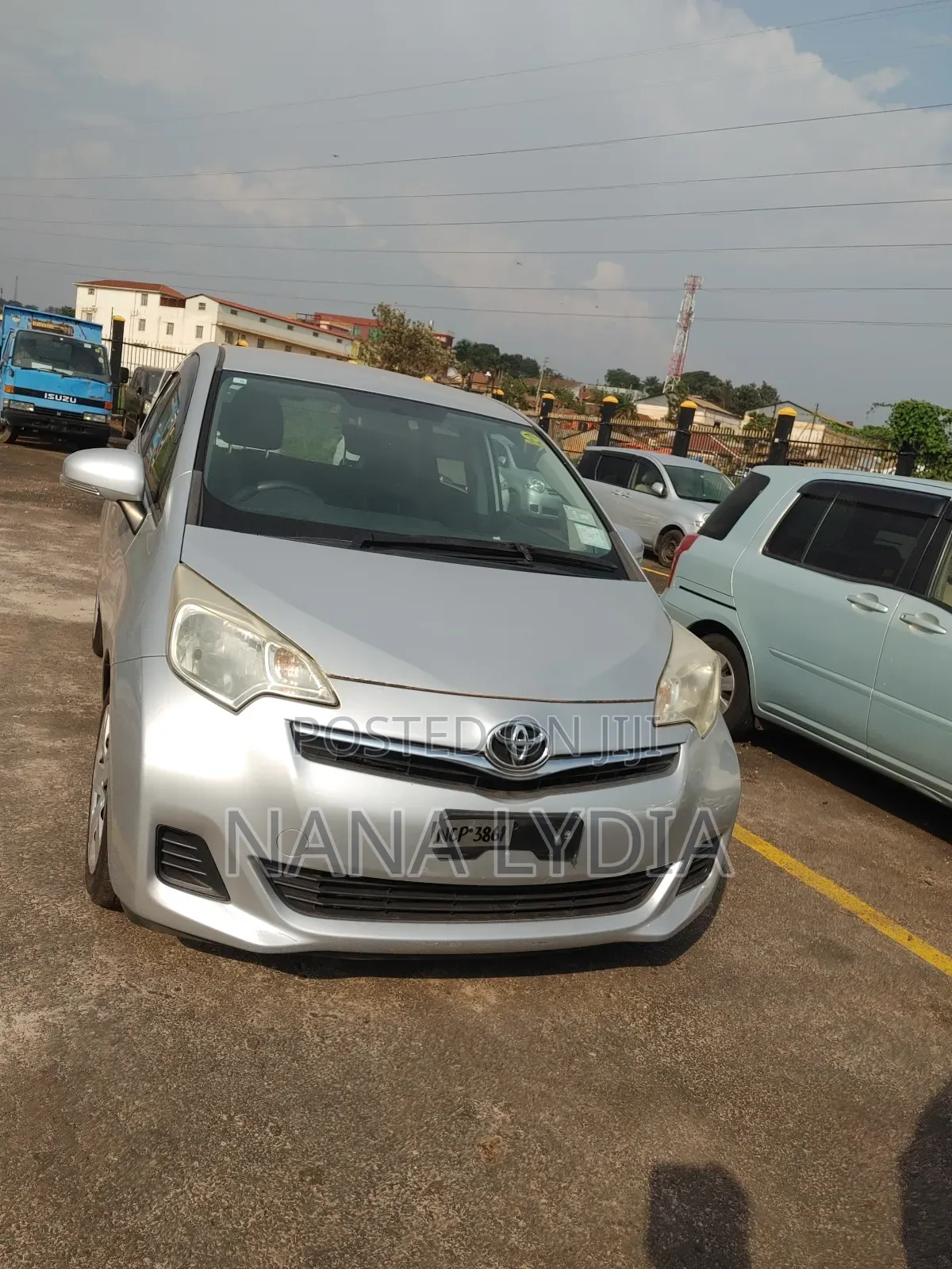Toyota Ractis 2012 Silver