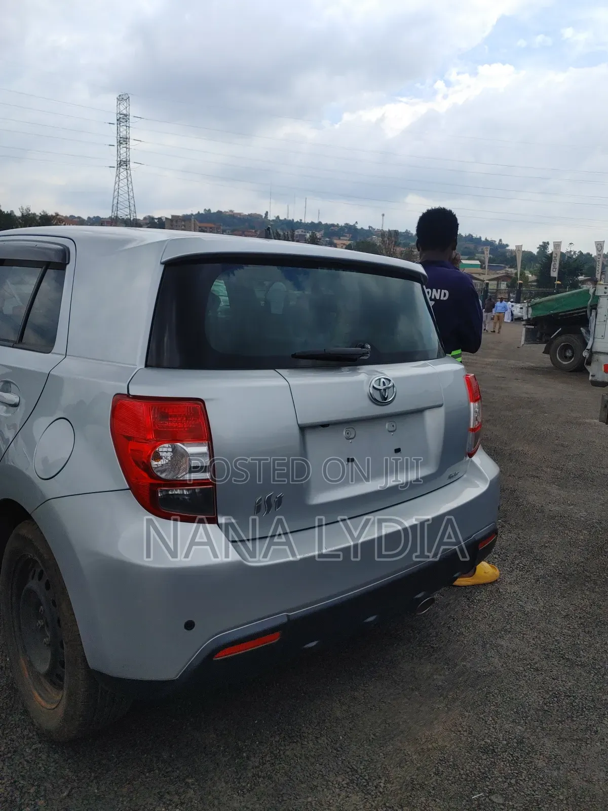 Toyota IST 2011 Silver