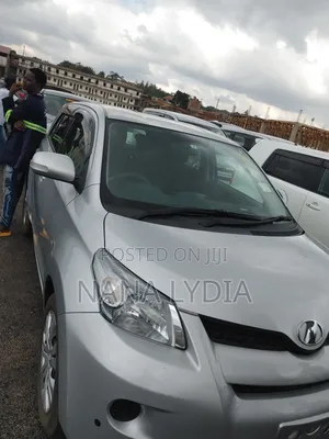 Toyota IST 2011 Silver