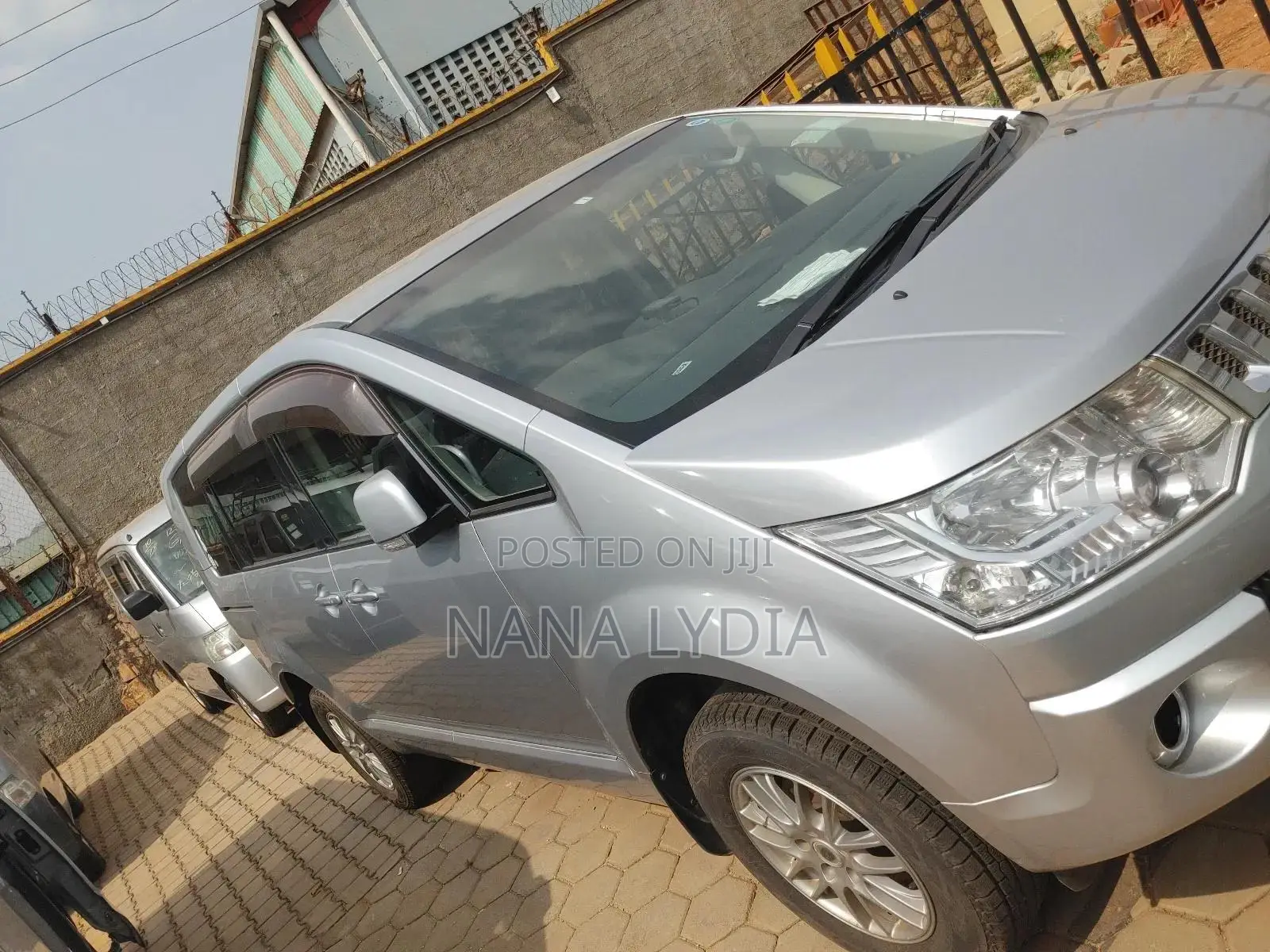 Mitsubishi Delica 2012 Silver