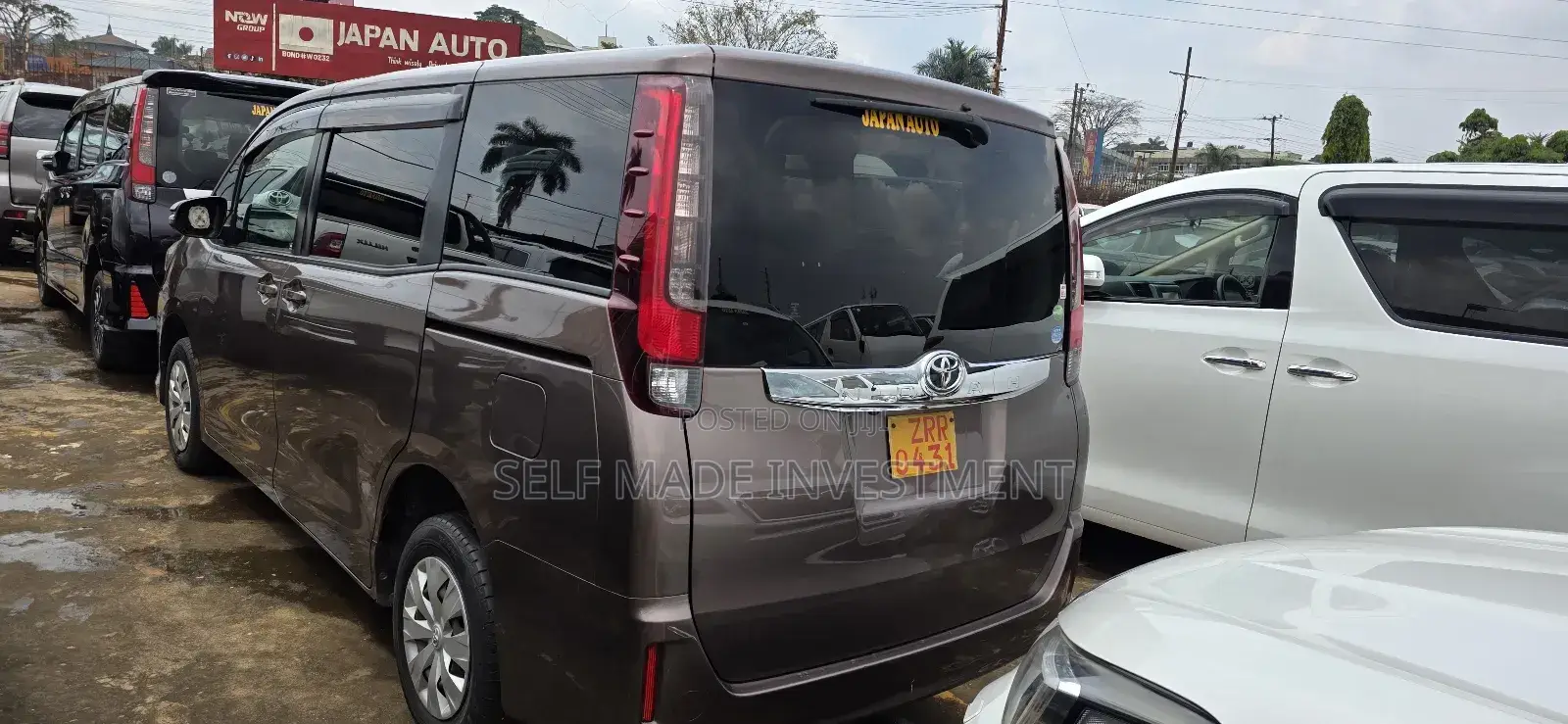 Toyota Noah 2016 Brown