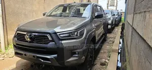 New Toyota Hilux 2025 Brown