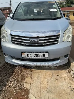 Toyota Noah 2010 Blue