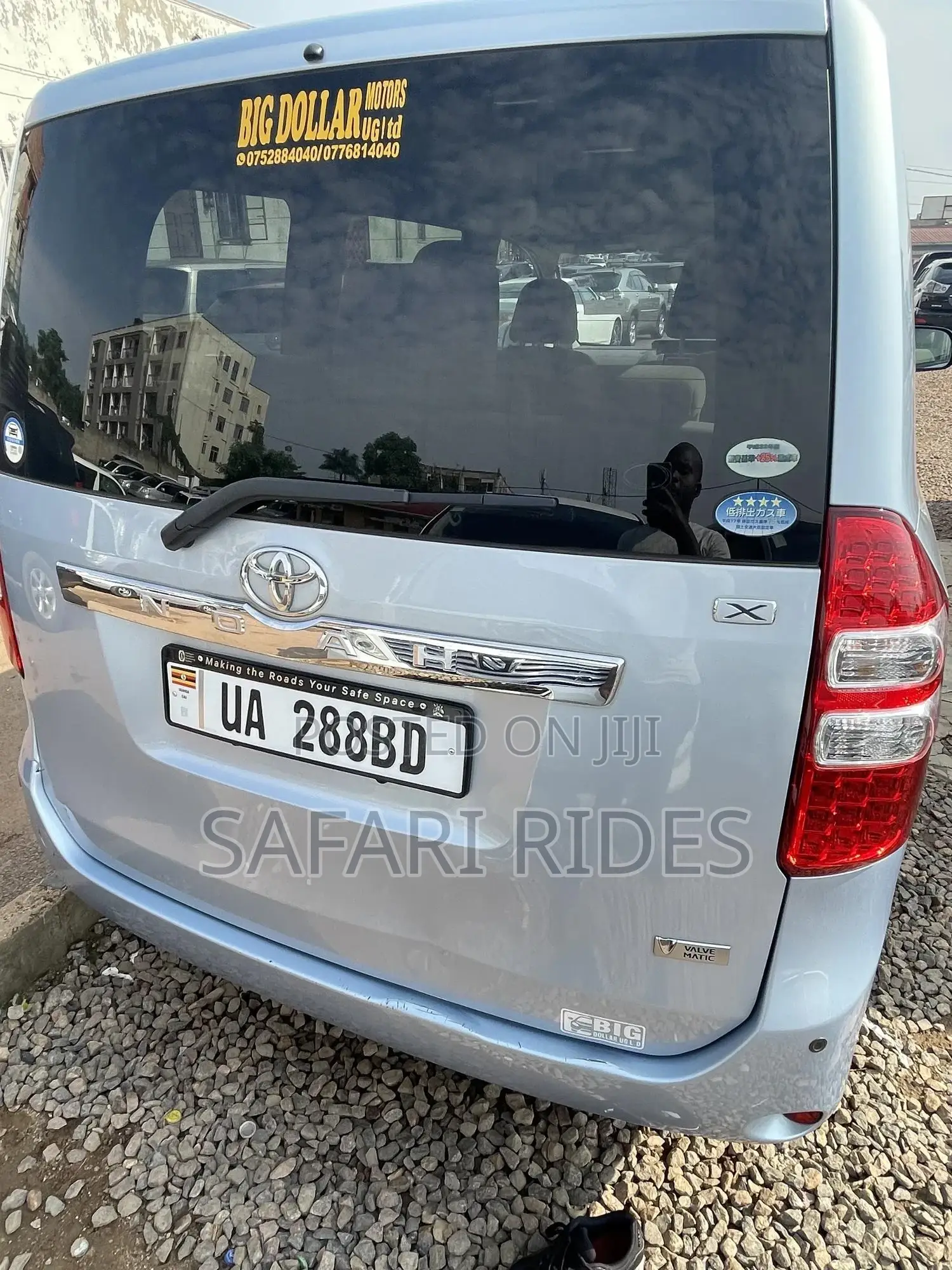 Toyota Noah 2010 Blue