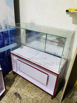 Reds Wing 3feets Glass Display Counter Table