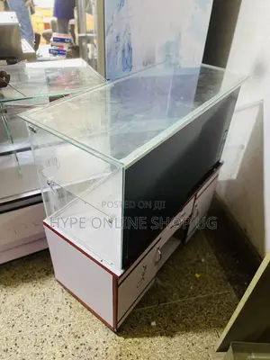 Reds Wing 3feets Glass Display Counter Table