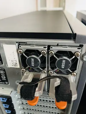 Server Dell PowerEdge T330 32GB Intel Xeon HDD+SSD 1.5T