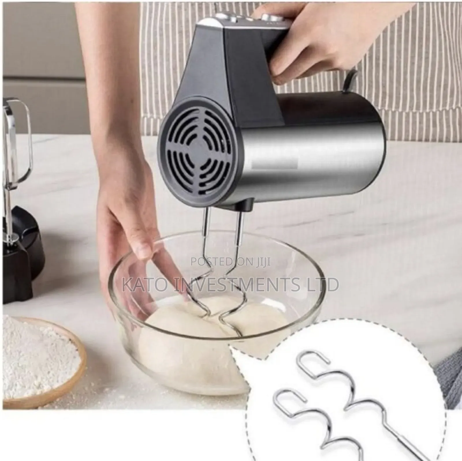 Electric Hand Mixer With 3 Mixing Heads