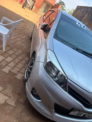 Toyota Vitz 2016 Silver