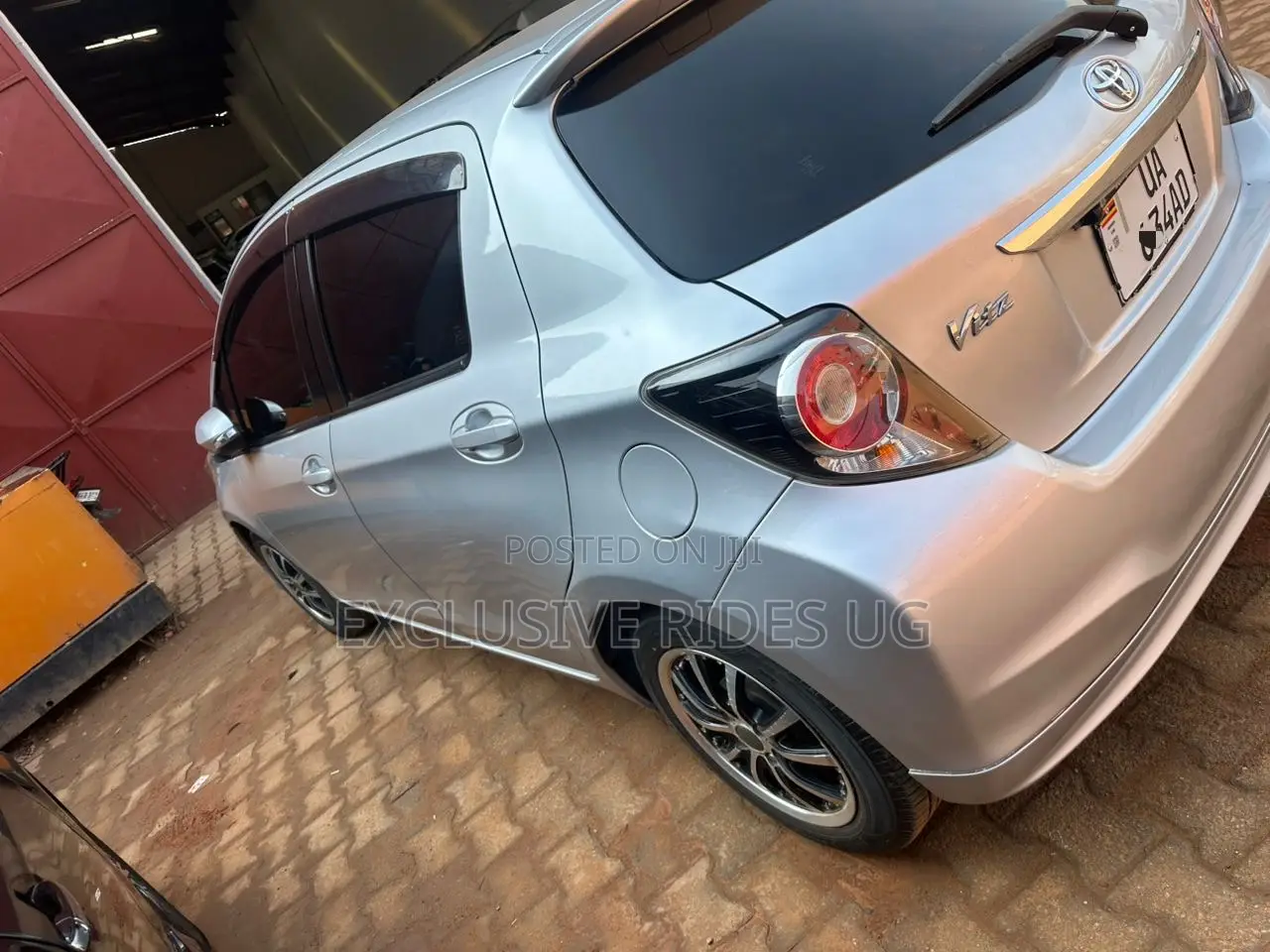 Toyota Vitz 2016 Silver