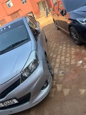 Toyota Vitz 2016 Silver