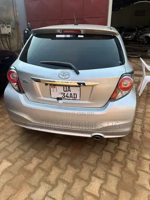 Toyota Vitz 2016 Silver