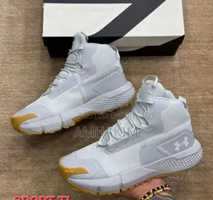 Classic Men Under Armour Vibrum Sole Hiking Boots in Stock
