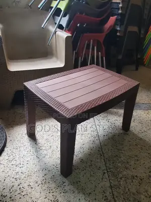 Ratten Rectangular Plastic Table