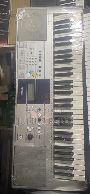 Yamaha PSR E 323