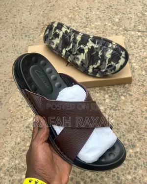 New Classic Men’S Brown Clarks Cross Sandals