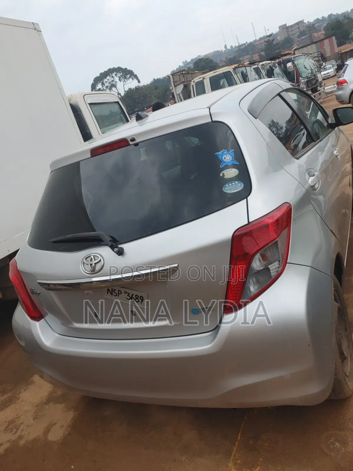 Toyota Vitz 2011 Silver