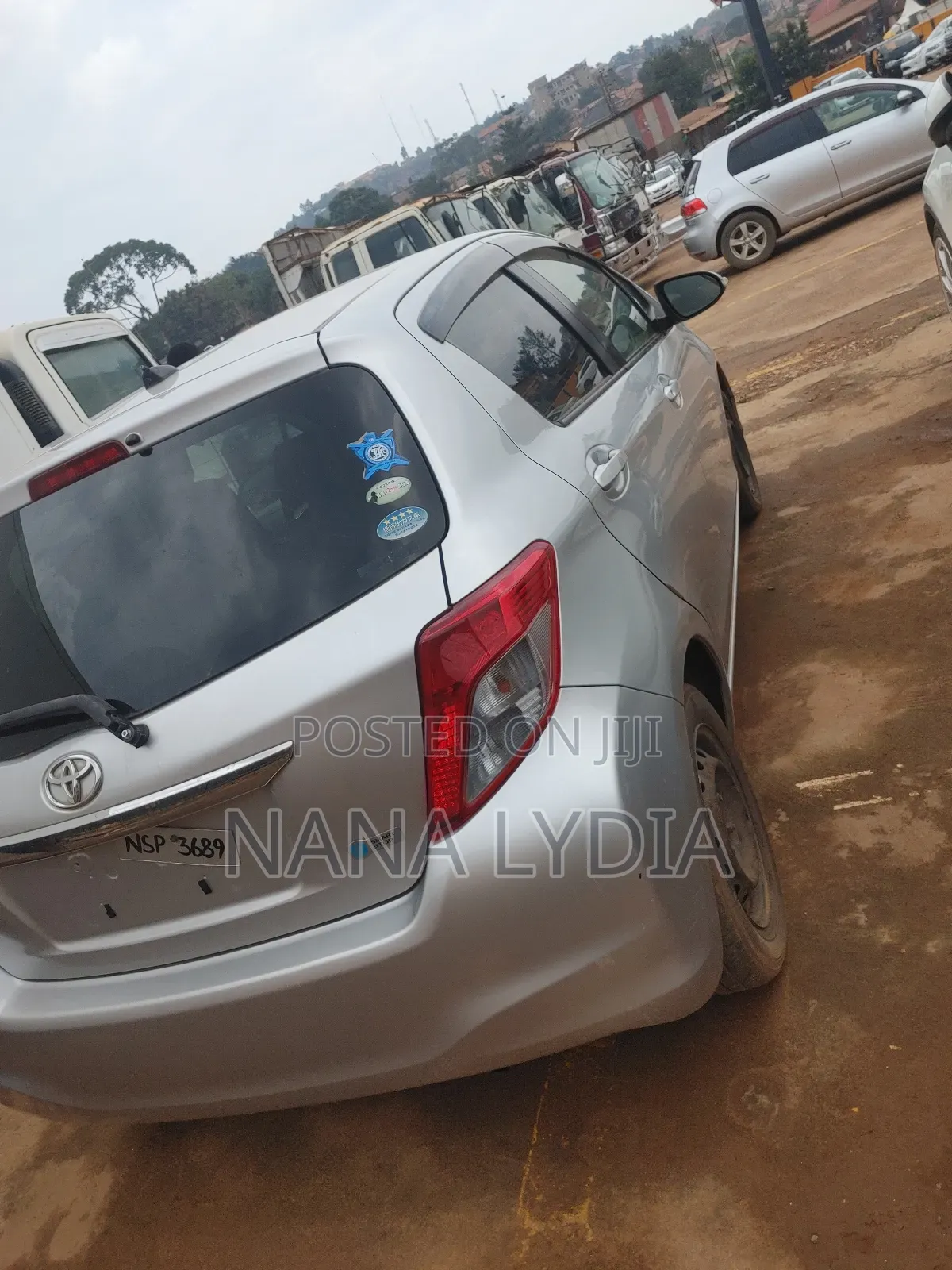 Toyota Vitz 2011 Silver