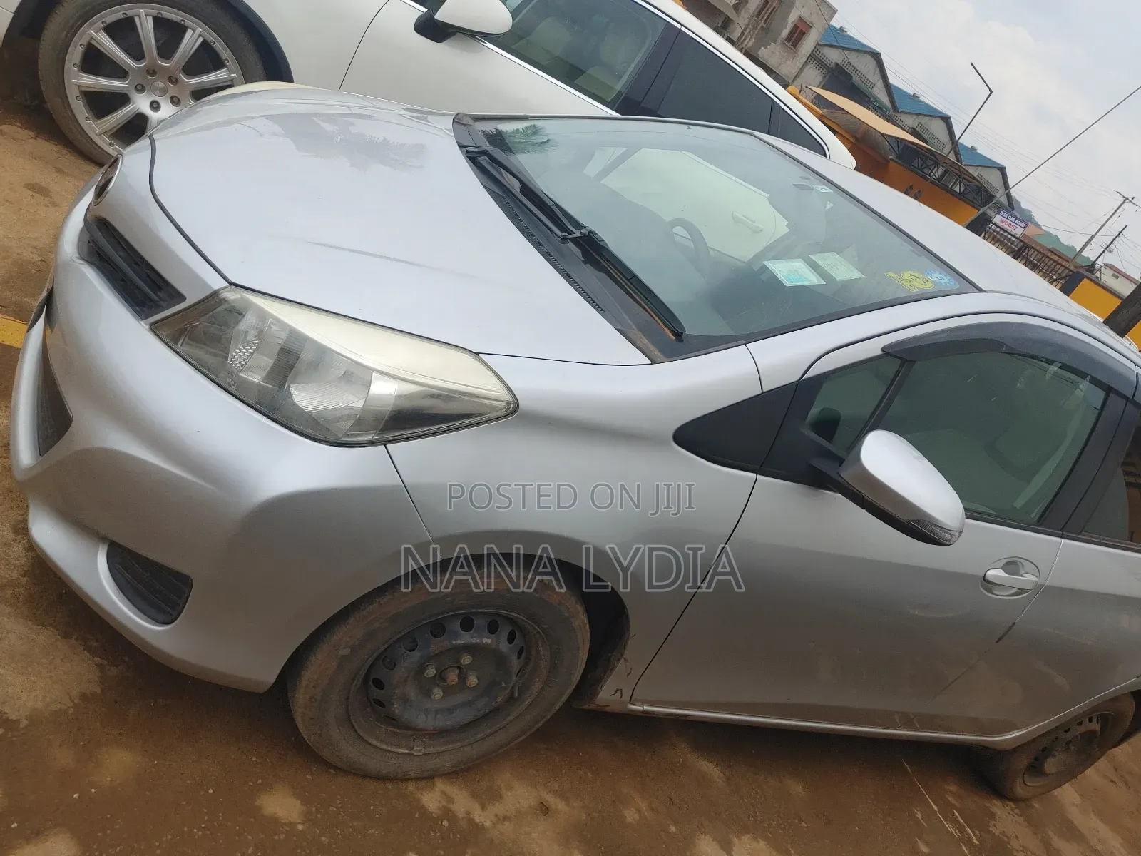 Toyota Vitz 2011 Silver