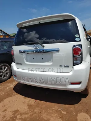 Toyota Corolla Rumion 2011 White