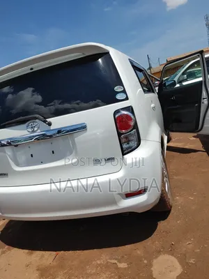Toyota Corolla Rumion 2011 White