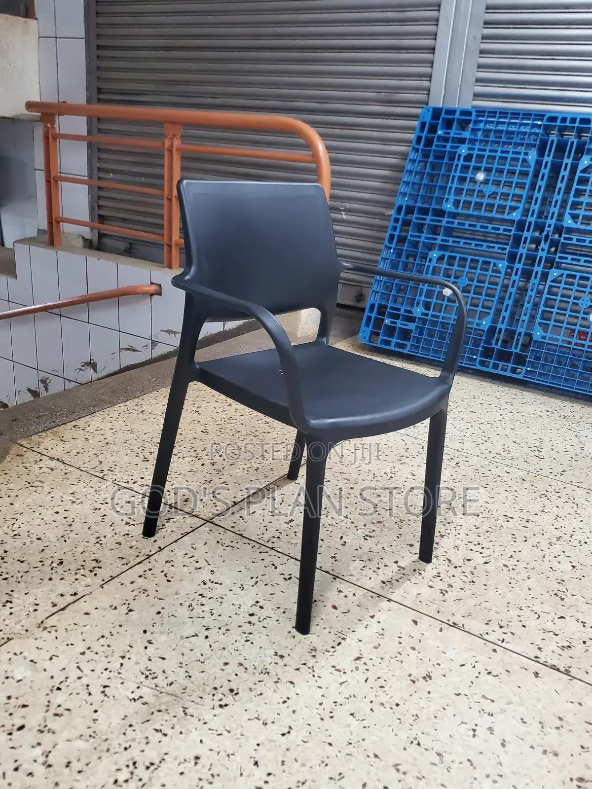 Black Solid Resin Plastic Chairs for Dining
