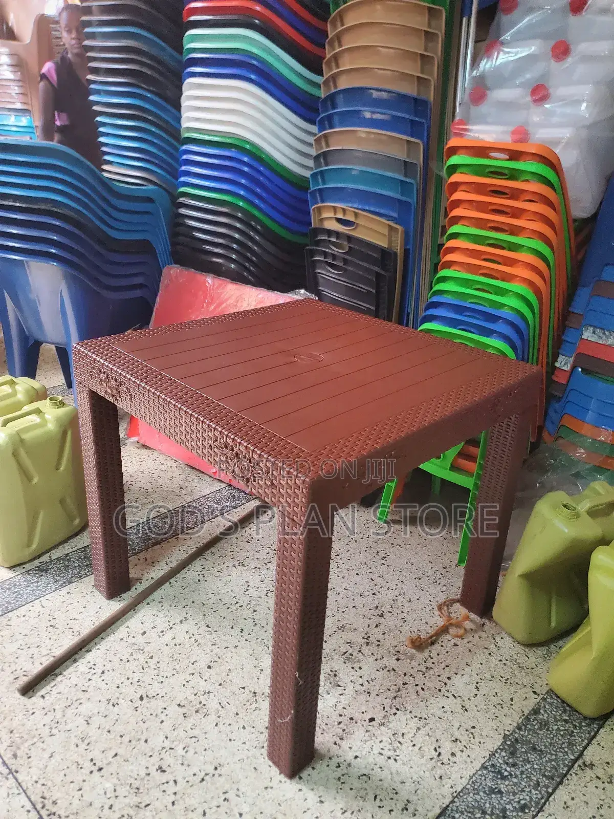 K Plastic Table K Plastic Table