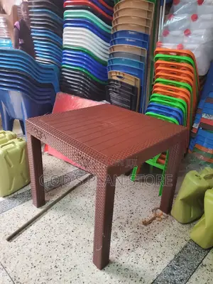 K Plastic Table K Plastic Table