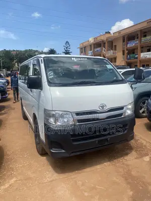 Toyota HiAce 2012 Silver