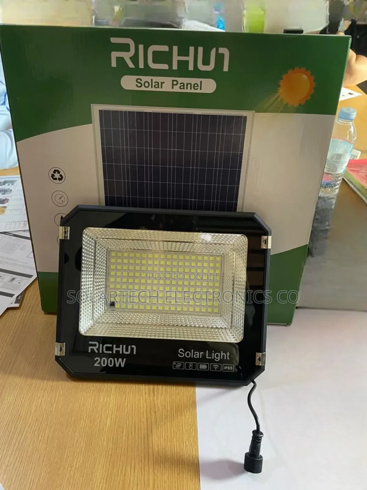200w Automatic Richur Led Solar Flood Light Pokg