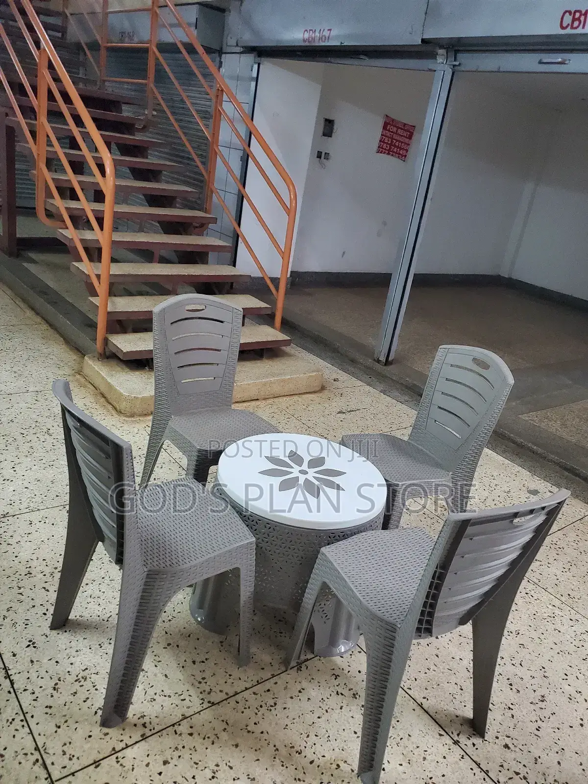 Plastic Chairs and Table for Beach/Bar/Restaurant (Gray)