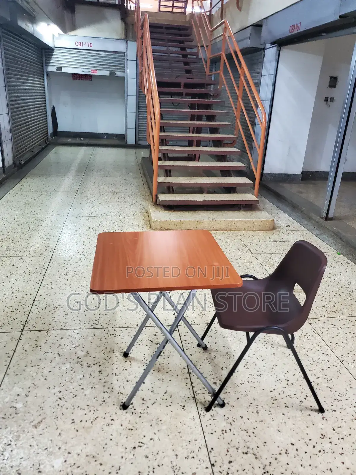 Vip Reading Chair and Foldable Table