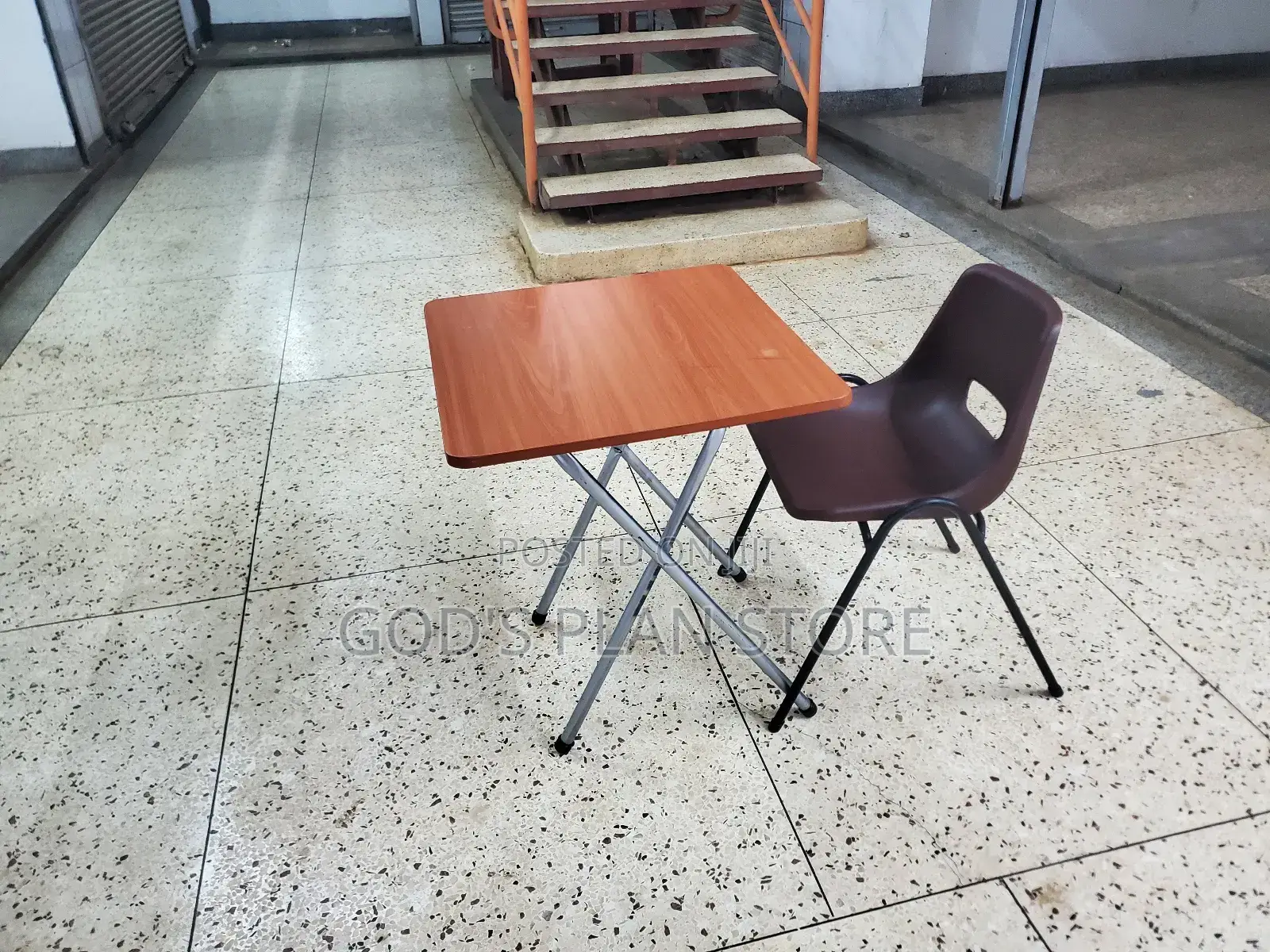 Vip Reading Chair and Foldable Table