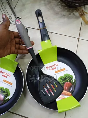 24cm Frying Pan With a Spatula